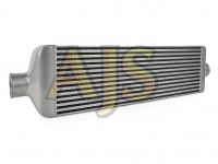 Интеркулер универсальный J-line 550x180x96 выхода 63мм Mishimoto style (черный)