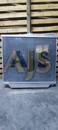 Радиатор алюминиевый Isuzu Bighorn, Trooper 92-98 3.1TD 40mm AT AJS УЦЕНКА (Вариант 1)